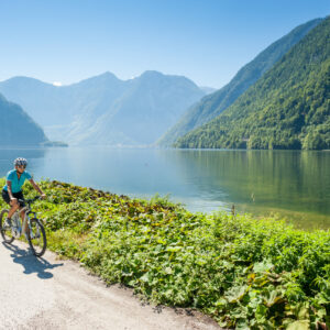 E-Biken am Hallstättersee (c) Oberösterreich Tourismus