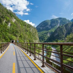 Alpe-Adria Radweg auf ehemaligen Bahntrassen (c) Kärnten Radreisen