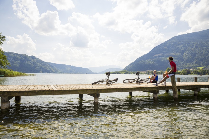 Una vacanza in bicicletta con divertimento balneare: il lago di Ossiach vi invita a fare una pausa