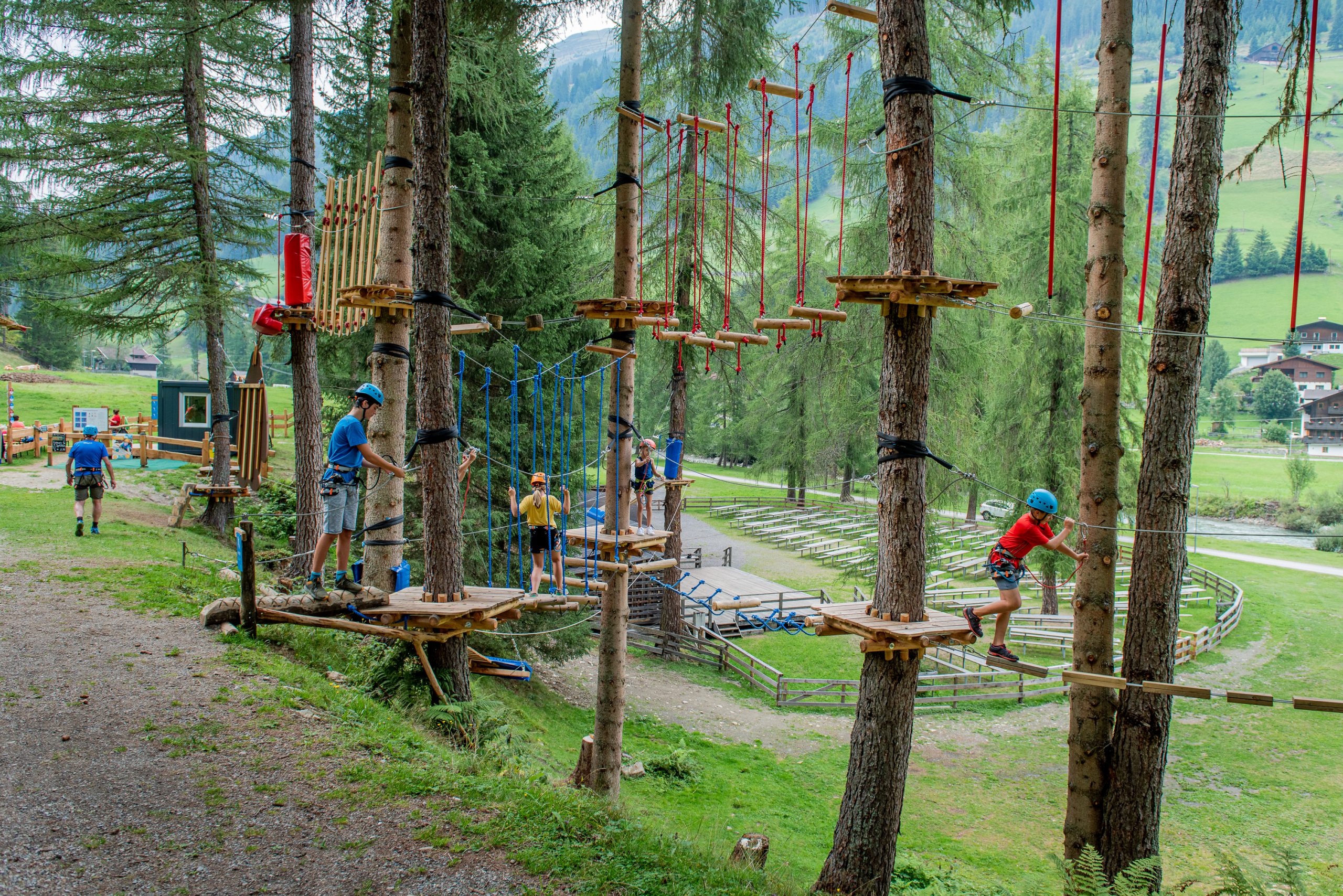 Spaß und Abenteurer für die ganze Familie - im Kletterwalt in Osttirol